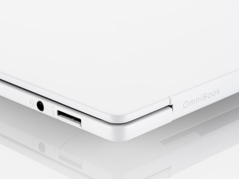 右側面にはUSB 3.1と3.5mmオーディオジャック