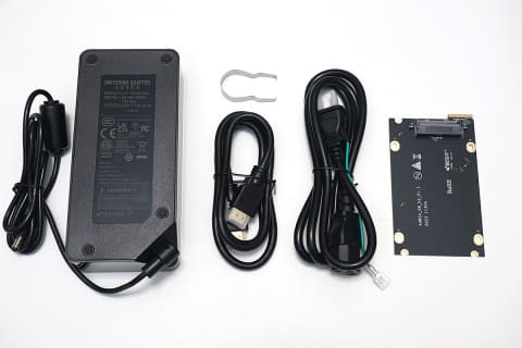 PC短評】ミニPCだけど、M.2を4基つけました。「MINISFORUM MS-A1