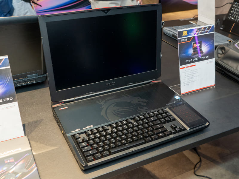 GT 80 Titan SLI。SLIノートということで、デスクトップPCをそのまま縮めたような大きな筐体が特徴