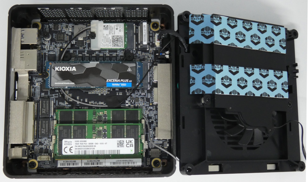 メモリとSSDを組み込んだところ