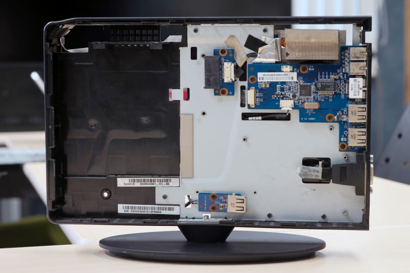 反対側のエリアには、スリムドライブが組み込めた