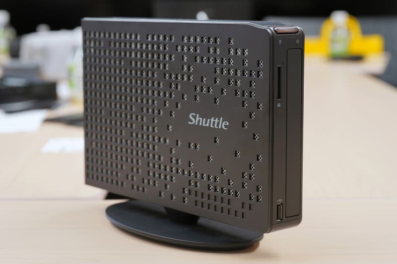 Atom D510を搭載した薄型ベアボーンPC「<a href="https://global.shuttle.com/products/productsDetail?pn=XS35" class="n" target="_blank">XS35</a>」