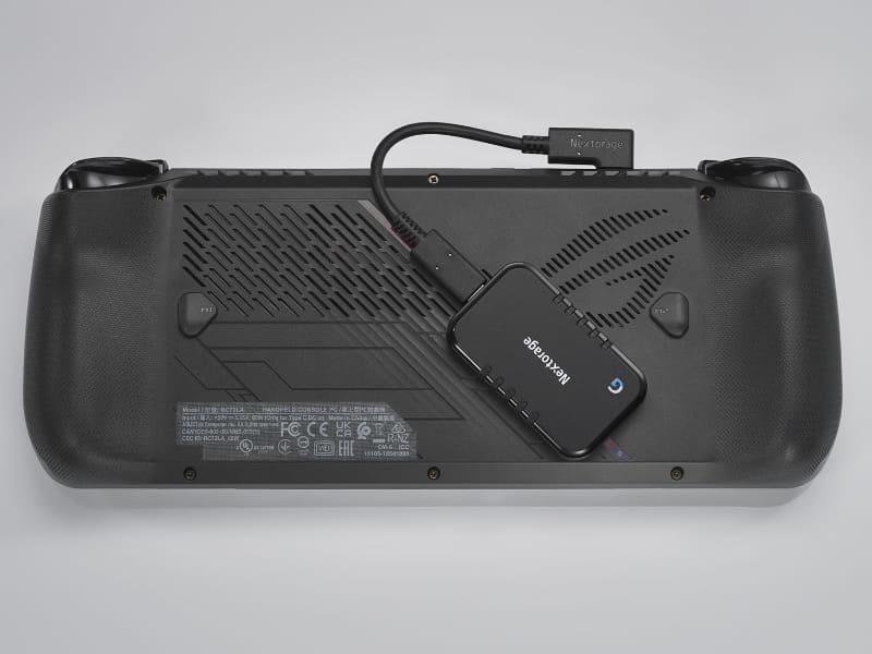 ポータブルゲーミングPCに取り付けた例