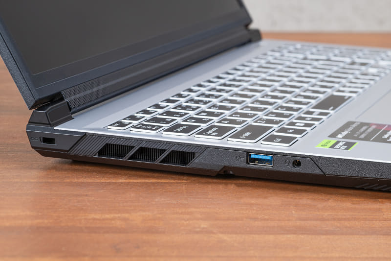 USB 3.0×1、ヘッドセット端子