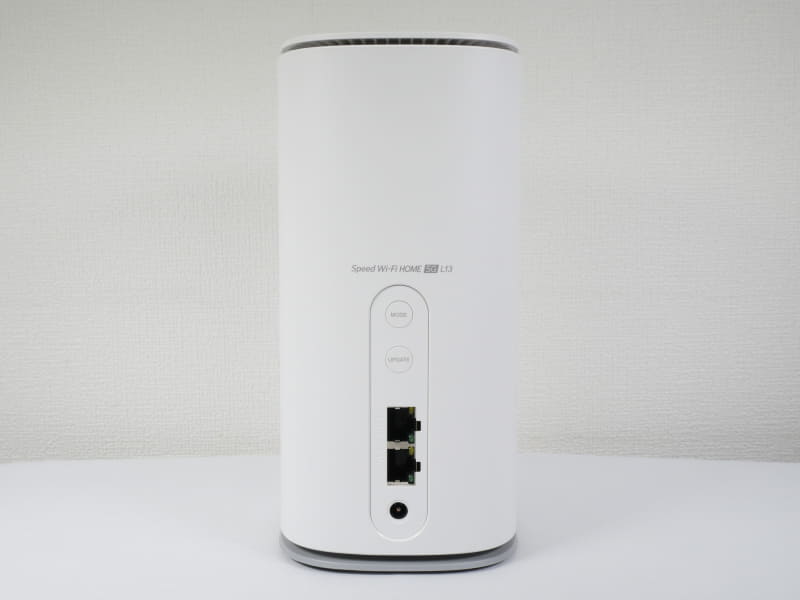 背面の有線LAN端子は2つ。「MODE」ボタンは長押しすることで「スタンダードモード」と「プラスエリアモード」の切り替えができる