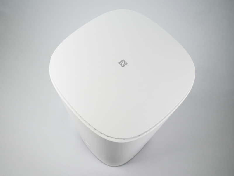 NFCを用いたWi-Fi接続にも対応しており、本体上部にNFCのアンテナが備わっている