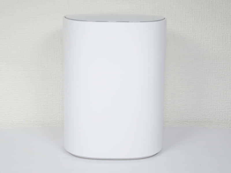 Rakuten Turbo対応の「<a href="https://network.mobile.rakuten.co.jp/internet/turbo/product/?l-id=rmt_footer_product_01" class="n" target="_blank">Rakuten Turbo 5G</a>」はSercomm製。ほかのCPEと比べるとコンパクトで外観もシンプルだ