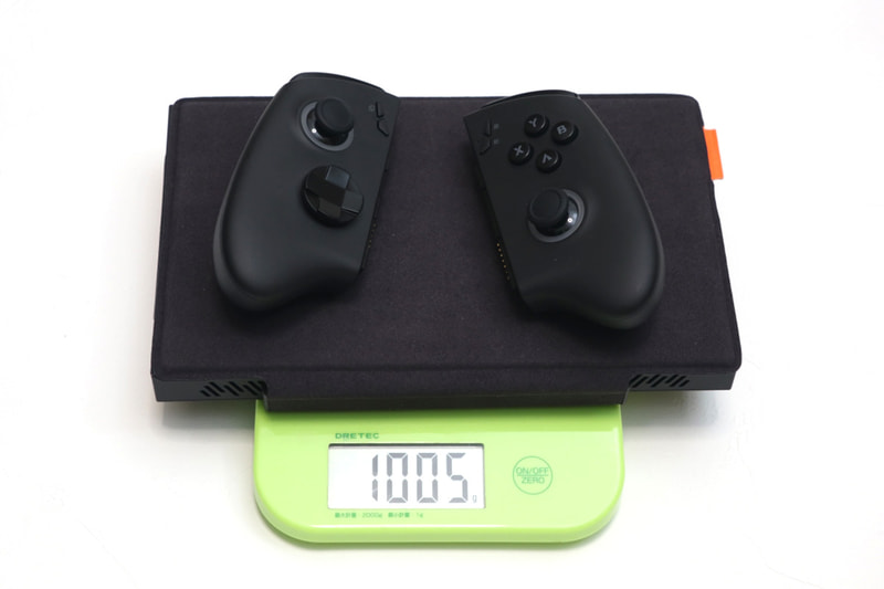 さらにコントローラを足すと1,005gといったあたりで、「ゲームが遊べるPCとして持ち運ぶ」ならこれぐらいになるということだ