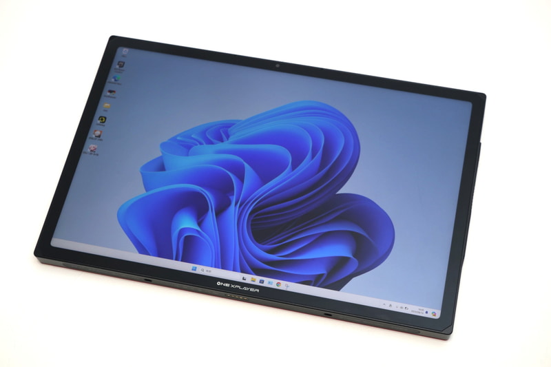 10.95型液晶搭載のONEXPLAYER X1