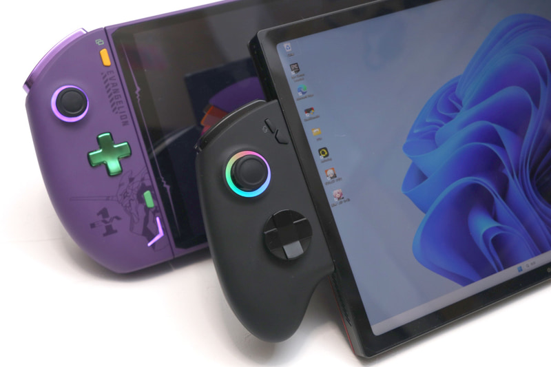 従来のONEXPLAYER 2 Pro(奥)との形状比較