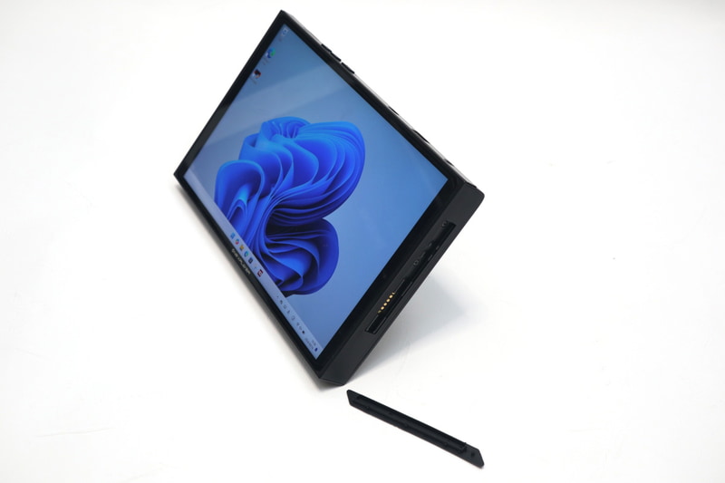 着脱式コントローラのコネクタ部を隠すカバーが付属している