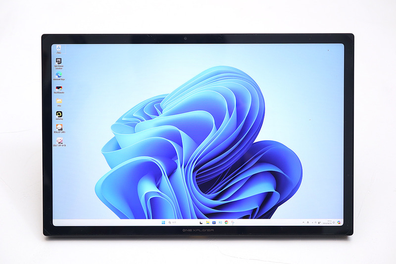 液晶のスペックが高く大変美しい。これなら何をしてもストレスとは無縁だ