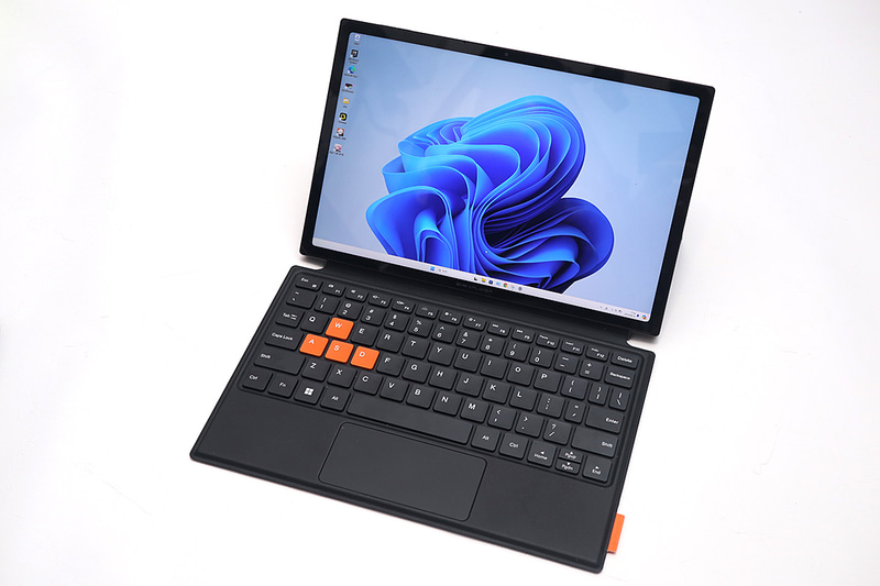 ONEXPLAYER X1に装着したところ