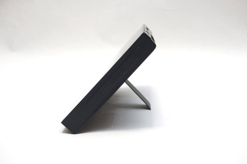 キックスタンドは内蔵されている