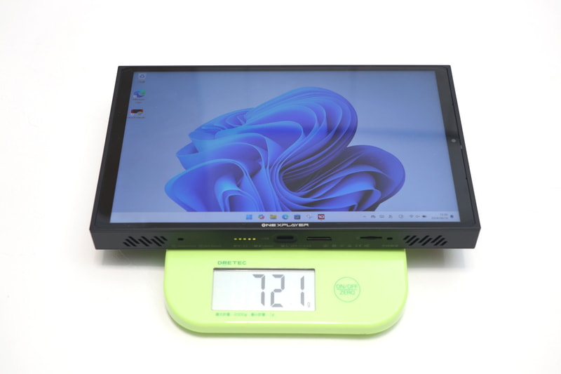 本体のみの重量は実測721gと公称値より重かった