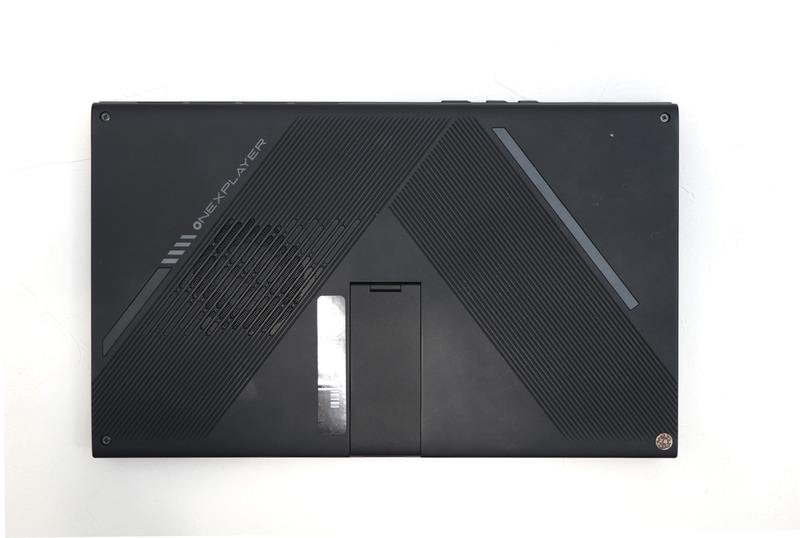 質感はONEXPLAYER X1のほうが上だ