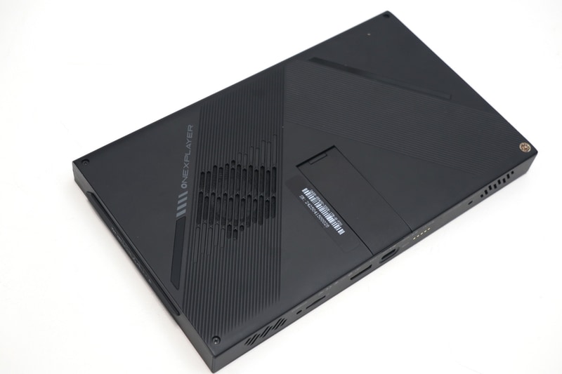 質感はONEXPLAYER X1のほうが上だ