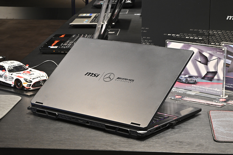 こちらは8月22日発売。Core Ultra 9やGeForce RTX 4080 Laptop GPUなどを搭載