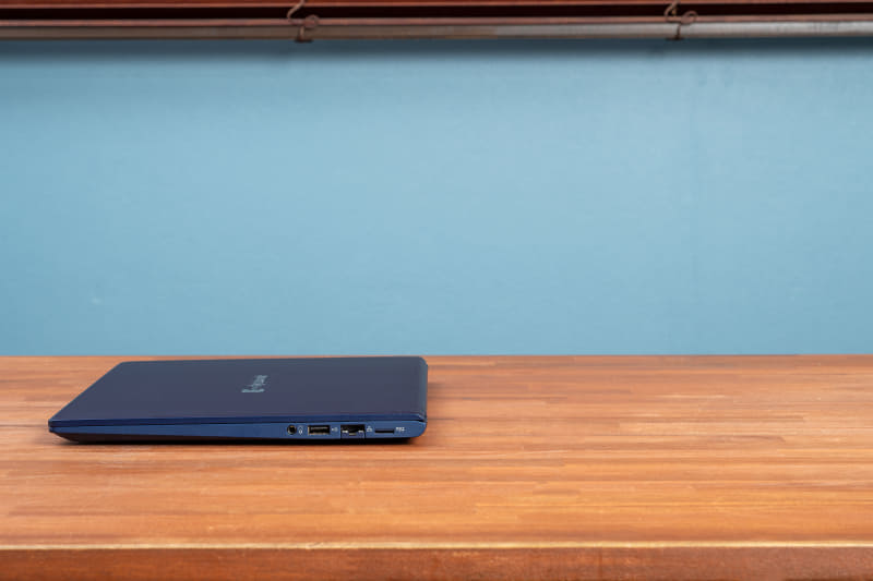 厚みは15.9mmと薄く、カバンへの収納性も優れる