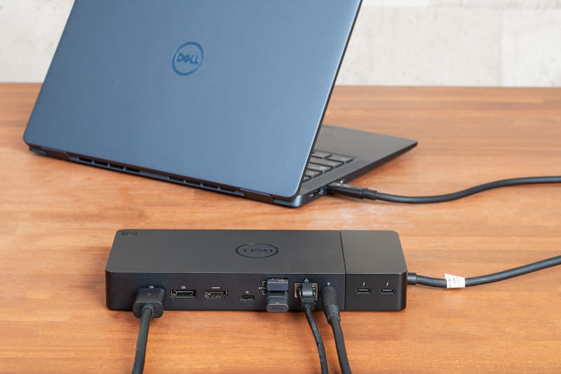 LANケーブルと周辺機器をドッキングステーションに接続