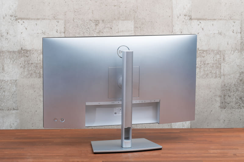 こちらは27型の「Dell デジタル ハイエンド シリーズ 27 4K USB-C ハブ モニター U2723QE」