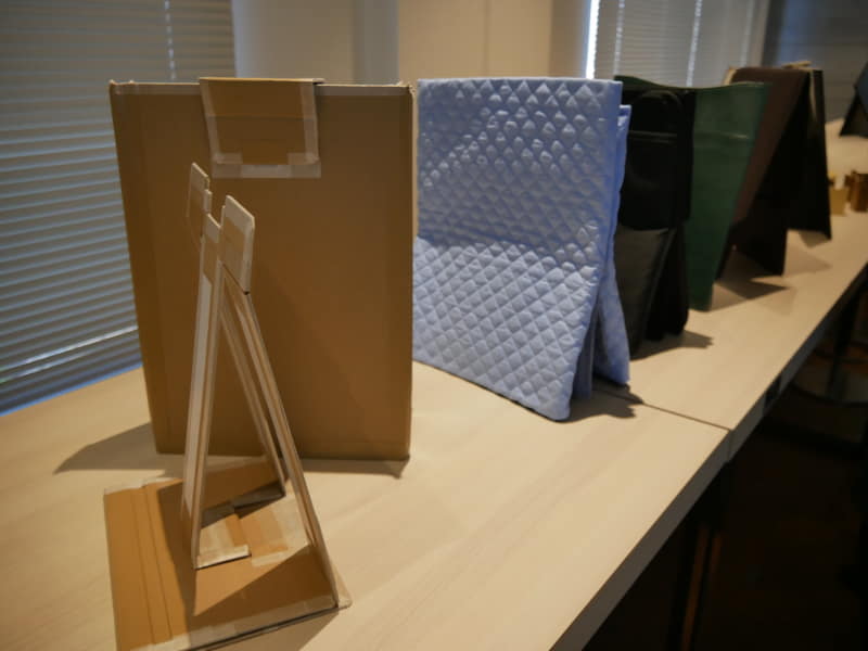 試作されたカバー兼スタンドの数々