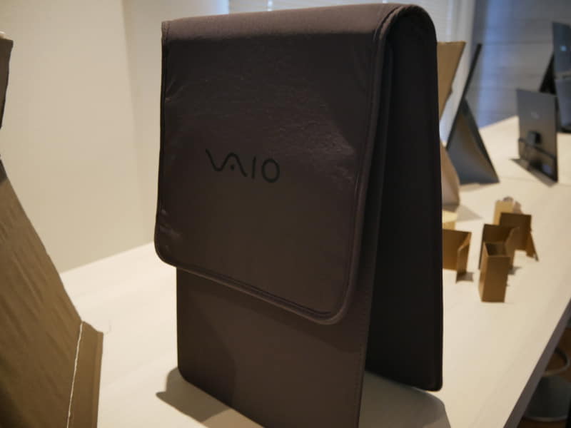 本来投入される予定だったVAIO Vision+のカバー兼スタンド