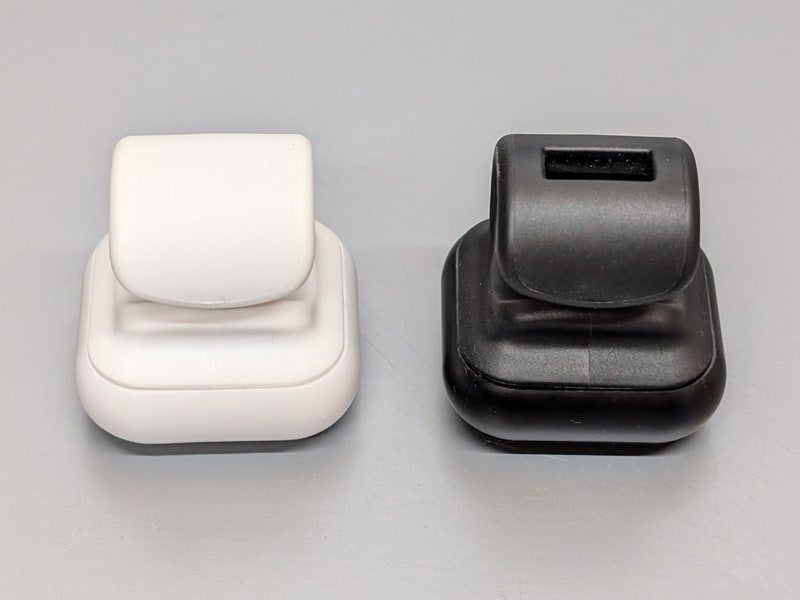 従来モデルはUSBドングルを装着して持ち歩くための穴が開いていたが、本製品では廃止されている