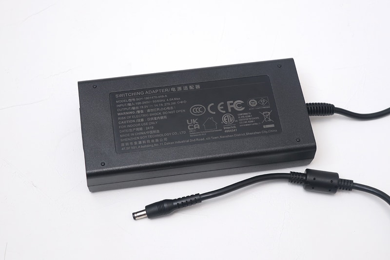 付属ACアダプタは279.3W