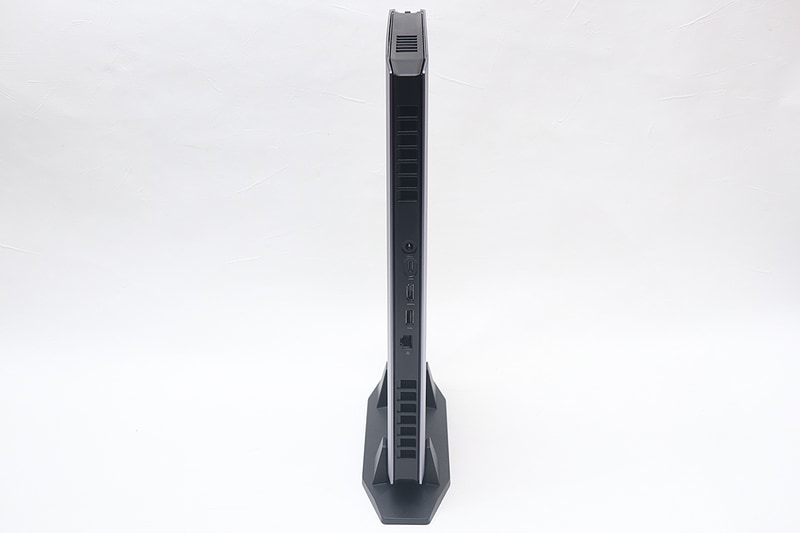 背面と上部に吸気口