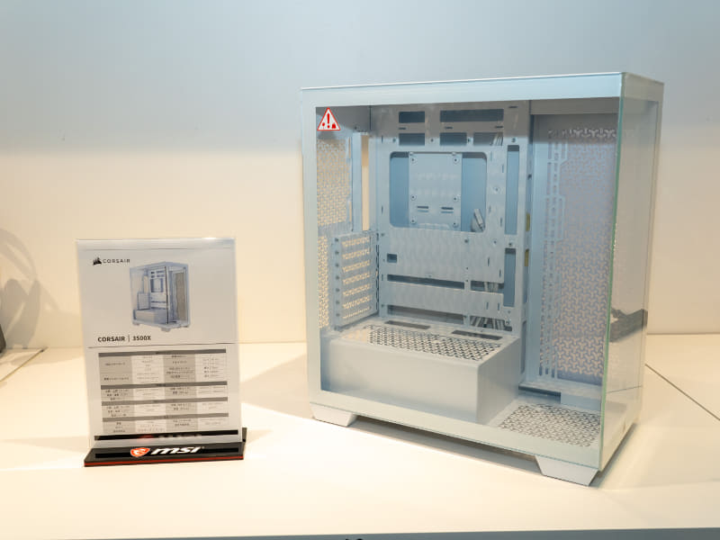 Corsairのピラーレスケース「3500X」