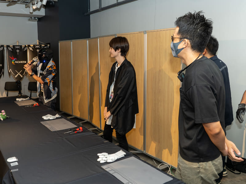 左からシュラララ！！氏、At.Holyネズミ氏、すけこむ氏