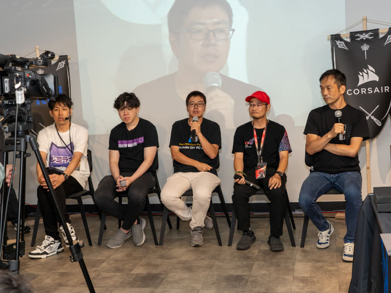 審査員。左から清水氏、ウィリー氏、森田氏、濱崎氏、安生氏