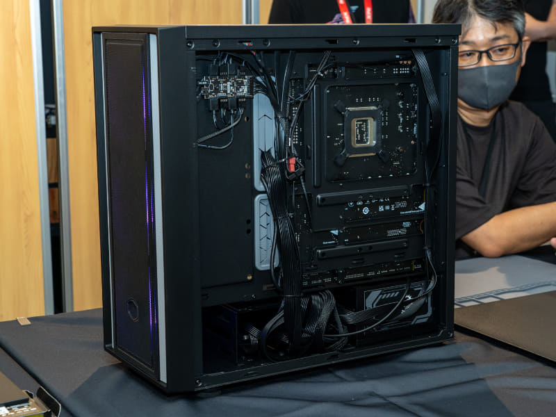 優勝したna yoshi氏のPC