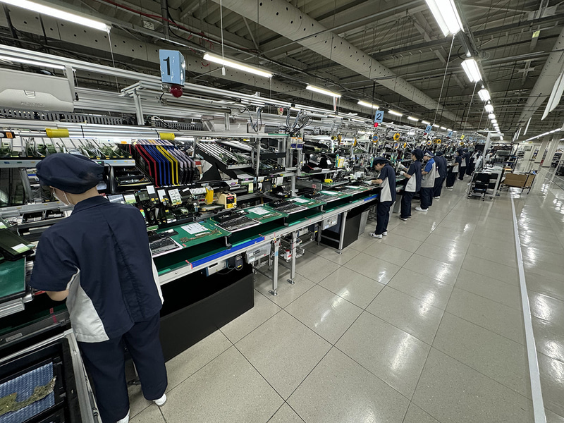 増産体制を敷いている島根県出雲市の島根富士通