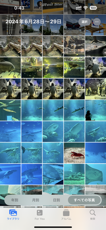 iPhoneの写真アプリを開き、画面右上の「選択」をタップ