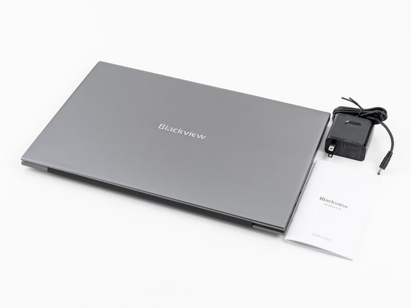 付属品は簡易マニュアルとACアダプタ、出力は36W