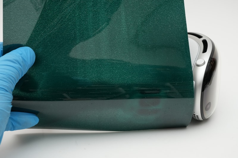 デュアルドライバー搭載の「オーディオポッド」にマグネットビューワーを当てると、3つの磁石を確認できる