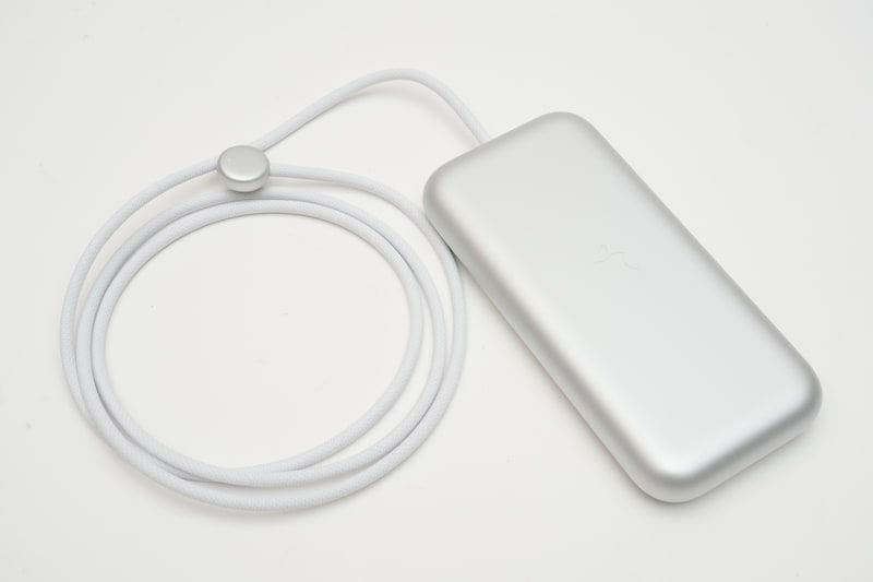 「Apple Vision Proバッテリー」は専用品。個人的にはどうせ別体なら倍の容量のバッテリもほしいところだ