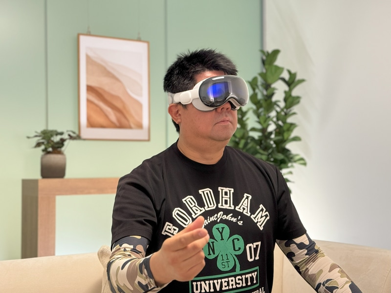 装着感はデュアルループバンドが上。しかし、脱着しやすさからソロユニットバンドのほうが好みだ