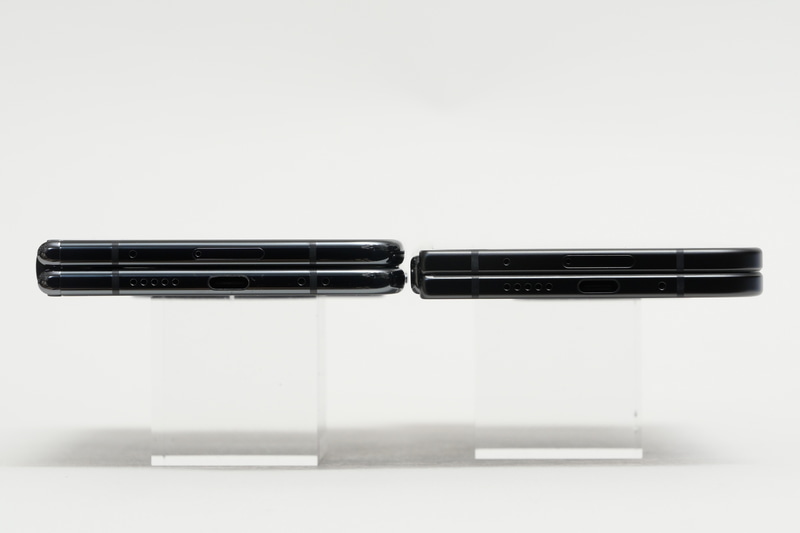 畳んだ状態ではPixel Fild(左)より1.6mm薄い。並べるとPixel 9 Pro Fold(右)の薄さが際立つ