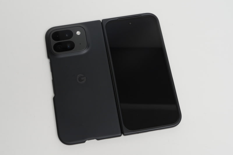 純正ケースを装着したほうが、はるかに安心して持ち歩ける