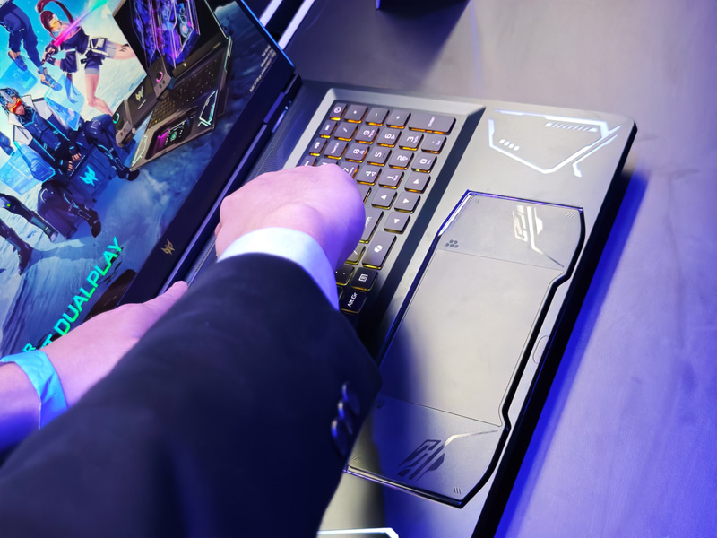 特定のキーを一緒に押すと外すことが可能になる