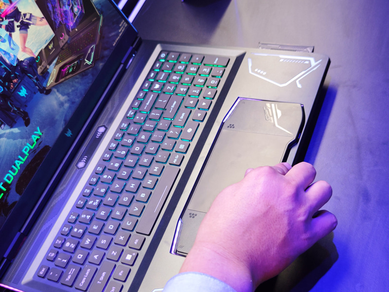 外していっている様子