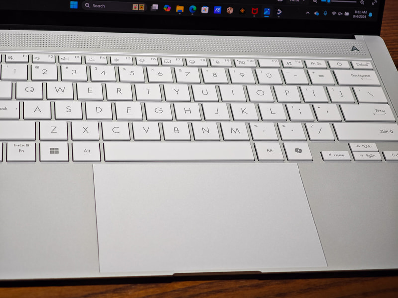 キーボードとタッチパッド、タッチパッドはサイズが大きくなっている