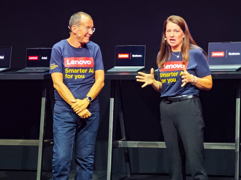 Lenovoが9月5日(現地時間)に行なった会見にはIntelのPC事業のトップであるミッシェル・ジョンストン・ホルトス氏(右)が参加している。ホルトス氏が参加したOEMメーカーの会見はLenovoのみ。左はLenovo インテリジェントデバイス事業部 事業部長 ルカ・ロッシ氏