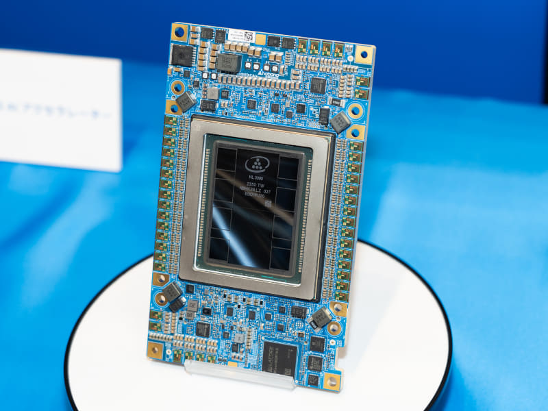 メザニンカードの「Gaudi 3」実物が展示された