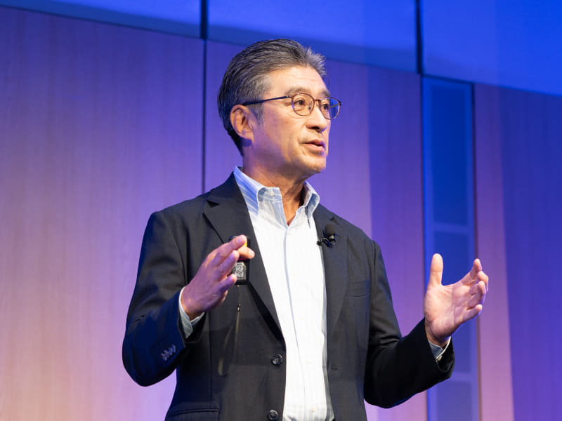 SATASの中でインテルの取り組みを紹介する鈴木国正会長