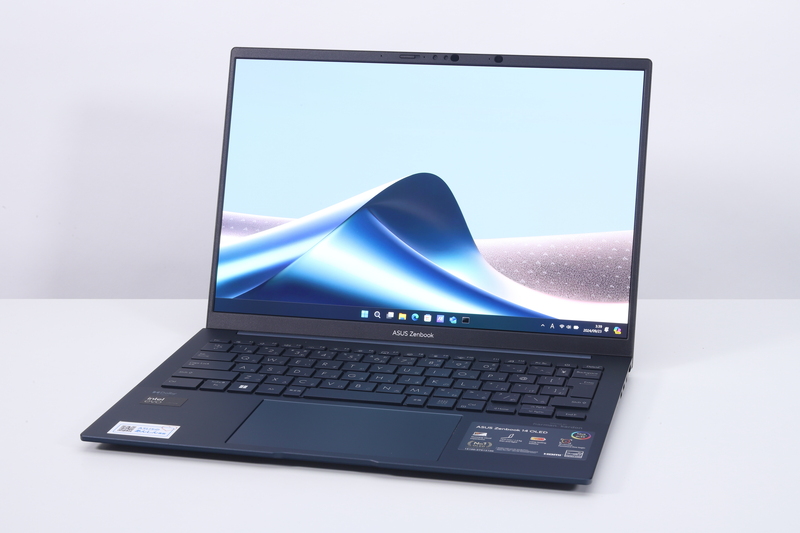 Core Ultra 7 155Hを搭載する「ASUS Zenbook 14 OLED」
