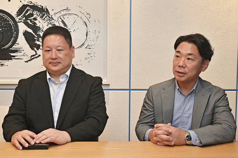 日本AMD株式会社 コマーシャル営業本部 部長の楊博光氏(左)と同セールスエンジニアリング担当マネージャーの関根正人氏(右)